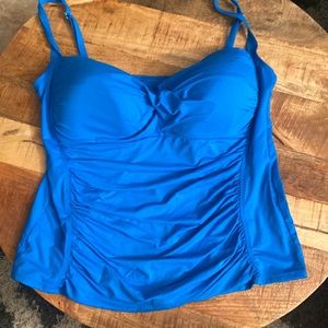 NWOT La Blanca women’s swimsuit top.